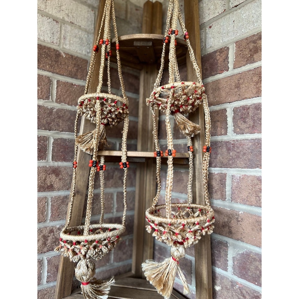 Decorative hangings, indoor/outdoor flowerpot hangings made of Jute and beads